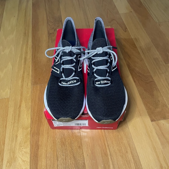 New Balance Fresh Foam Roav Athletic Shoes Black and Grey Womens size 9.5 
New - Picture 10 of 13